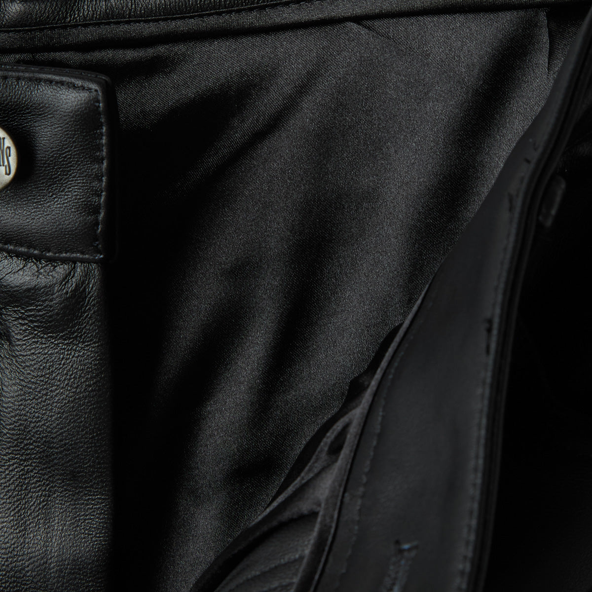 BLACK LAMB-CHOP LEATHER SHORTS