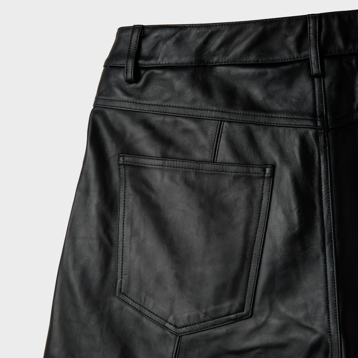 BLACK LAMB-CHOP LEATHER SHORTS